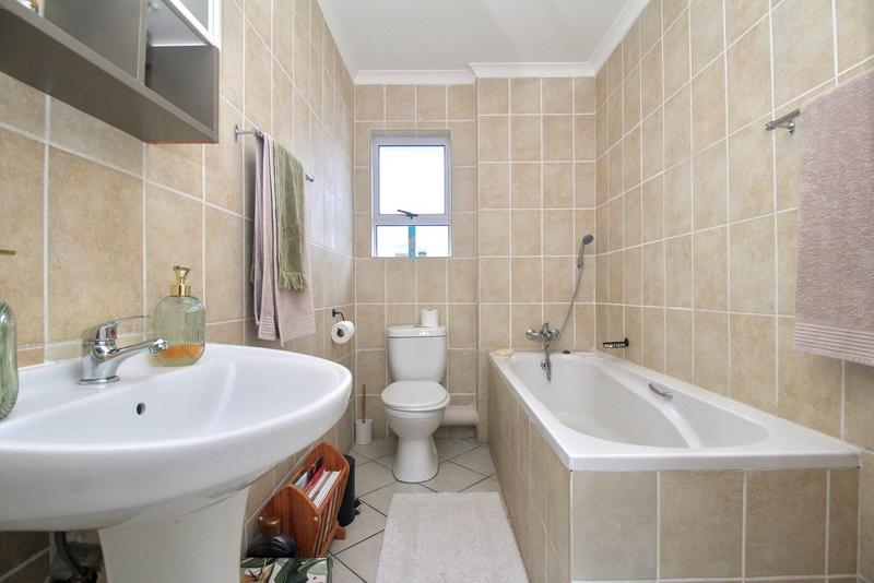 To Let 2 Bedroom Property for Rent in Gordons Bay Central Western Cape
